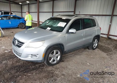 2010 Volkswagen Tiguan Wolfsburg Edition z USA, uszkodzony, nr VIN WVGAV7AX9AW528186